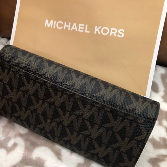 ❌❌SOLD OUT❌❌Michael Kors - Jet Set Travel wallet - Picture 3 of 4